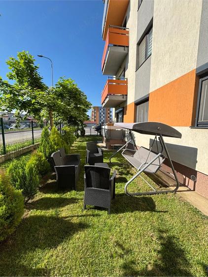 Apartament cu 3 camere decomandat, mobilat în Tractorul