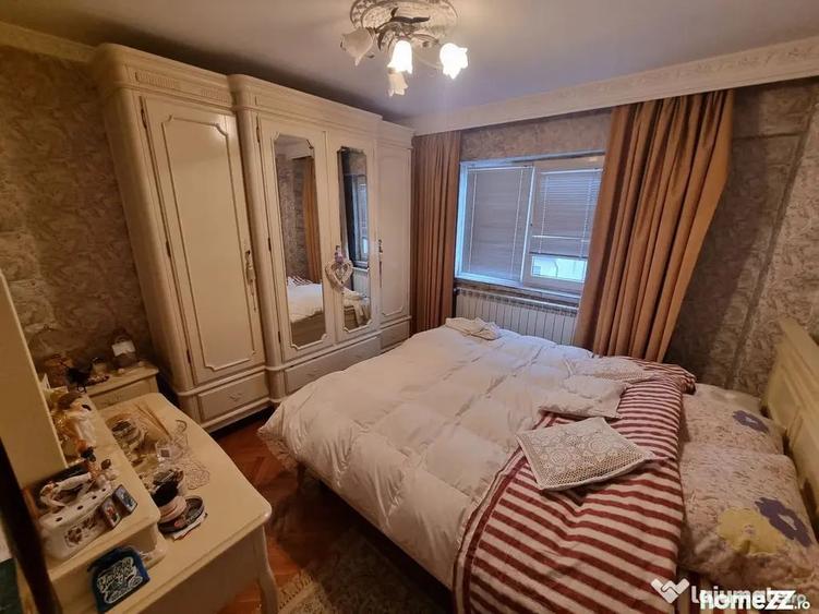 Apartament cu 4 camere decomandat în Faleza Nord