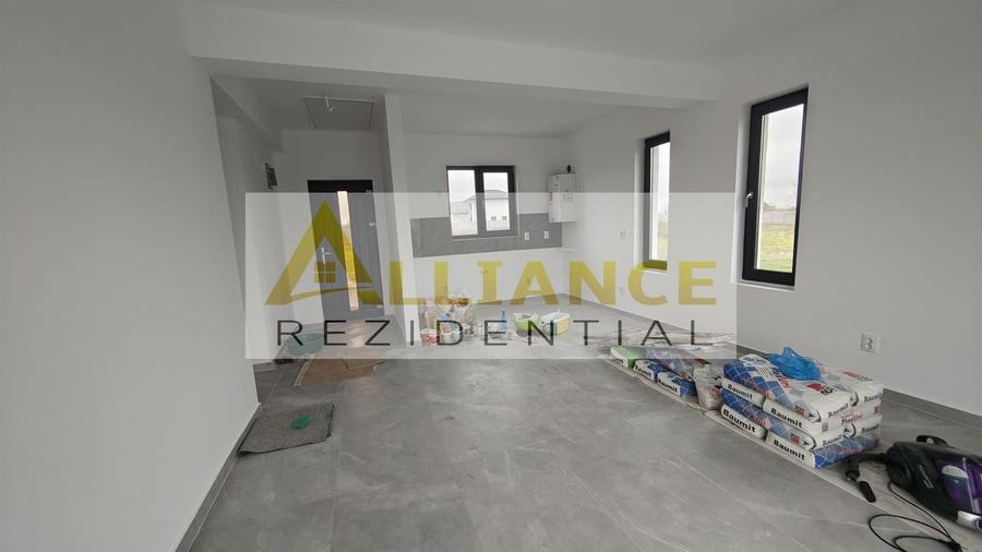 Casă individuală cu 3 camere cu Canalizare în Berceni