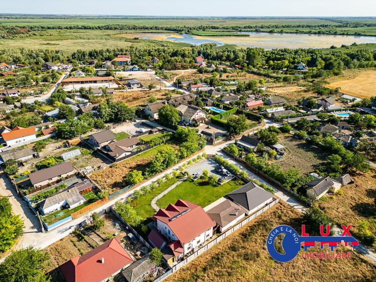 Casă individuală cu 14 camere cu Teren 2276 Mp în Dunavățu de Jos