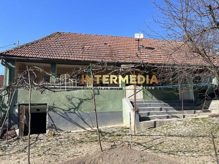 Casă individuală cu 3 camere cu Teren 1300 Mp în Cricău