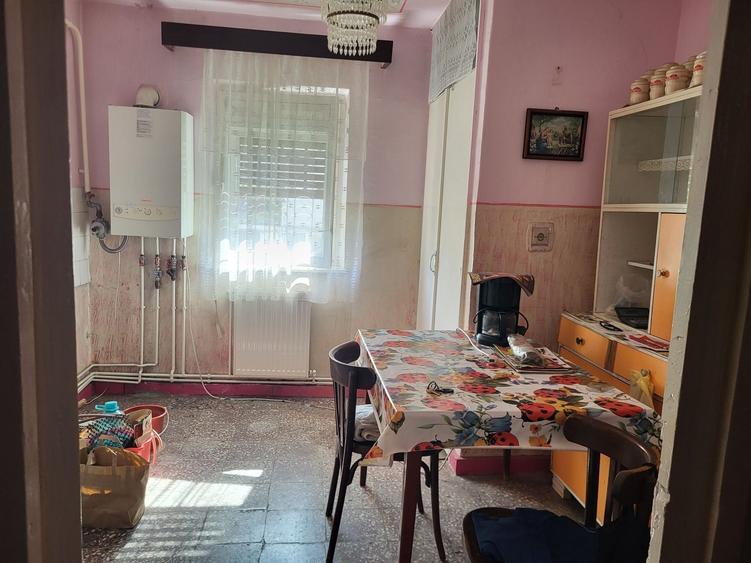 Apartament cu 3 camere semidecomandat în Central