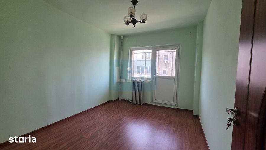 Apartament cu 4 camere decomandat în Sud