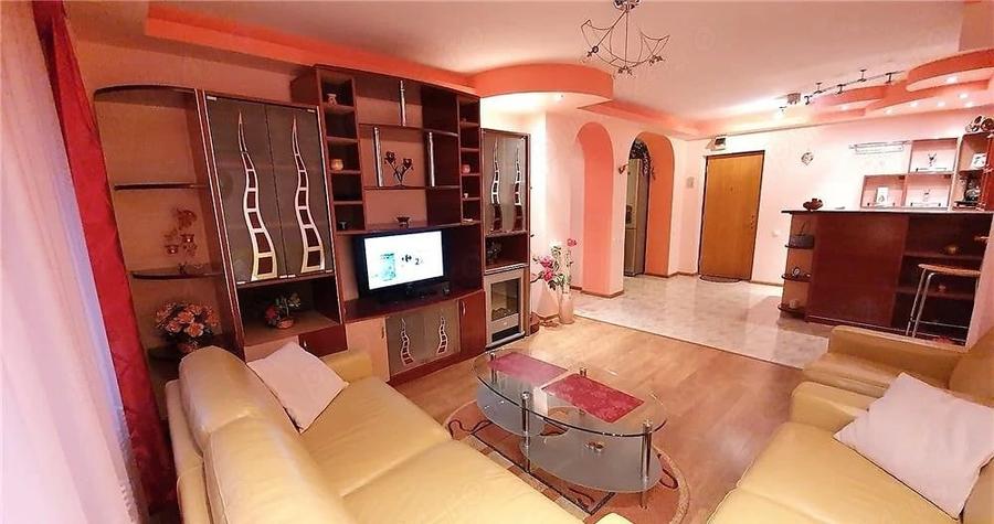 Apartament cu 3 camere decomandat în Gara