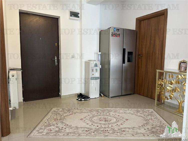 Apartament cu 3 camere semidecomandat în Bucureștii Noi