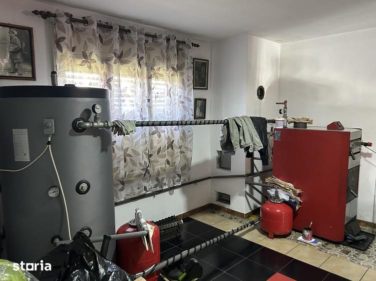 Casă cu 6 camere decomandat cu Teren 2700 Mp în Bocsig