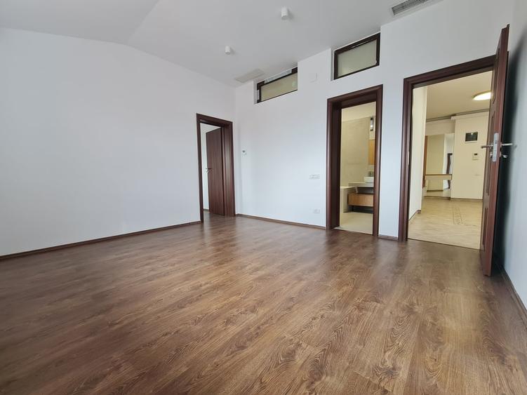 Apartament cu 4 camere decomandat în Herăstrău