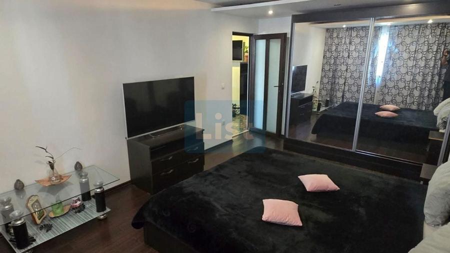 Apartament cu 3 camere, mobilat în