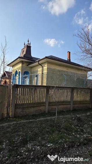 Casă cu 2 camere cu Teren 1500 Mp în Urzica