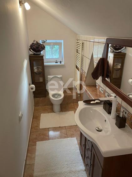 Casă individuală cu 10 camere cu Canalizare în Micro 6