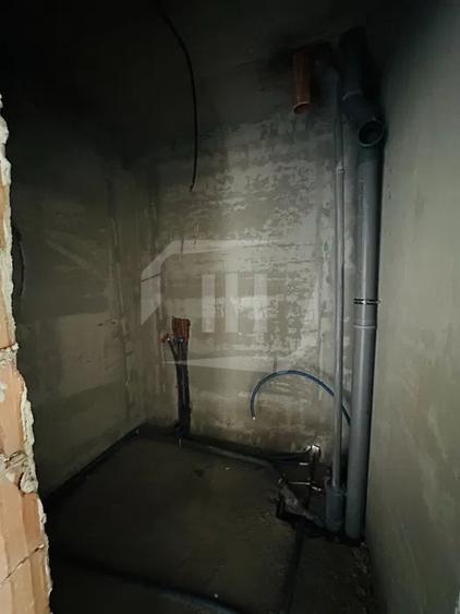 Apartament cu 4 camere semidecomandat în Europa