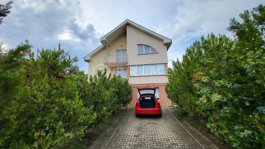 Casă individuală cu 4 camere cu Canalizare în Livezeni