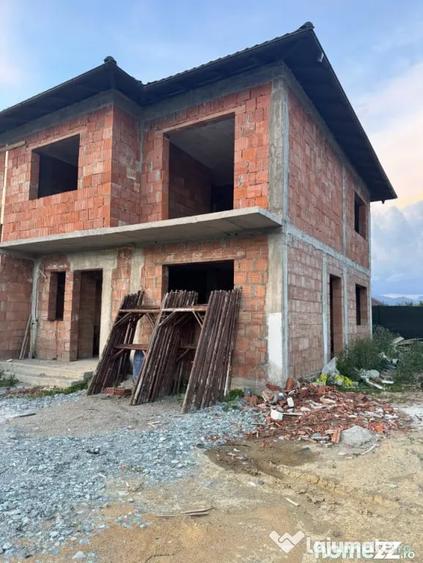 Casă cu 4 camere cu Teren 750 Mp în Central