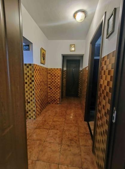 Apartament cu 3 camere decomandat, mobilat în Drumul Taberei