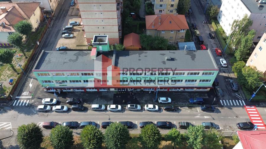 Birou, de 120 mp, în Tractorul