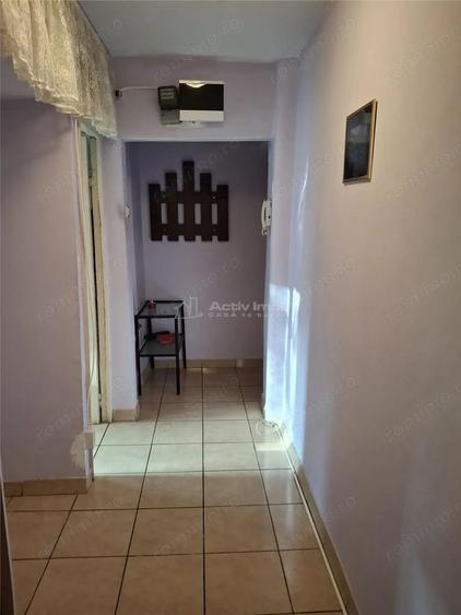 Apartament cu 2 camere semidecomandat în Micro III
