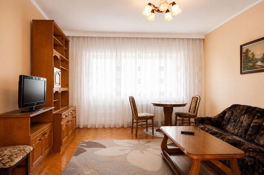 Apartament cu 4 camere decomandat, mobilat în Gară