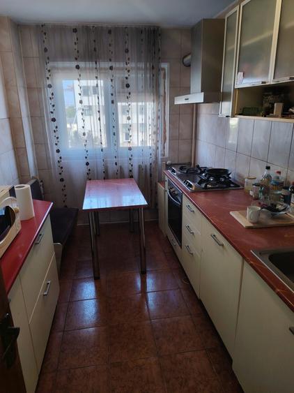 Apartament cu 3 camere în Runcu