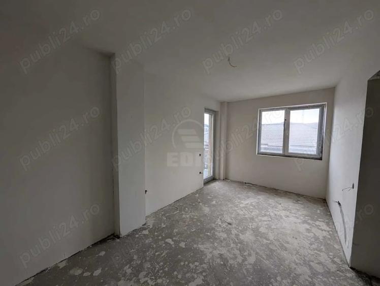 Apartament cu 3 camere semidecomandat în Florești