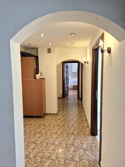 Apartament cu 3 camere decomandat în Colentina