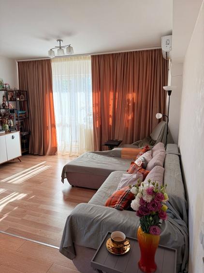 Apartament cu 3 camere decomandat în Exterior Vest