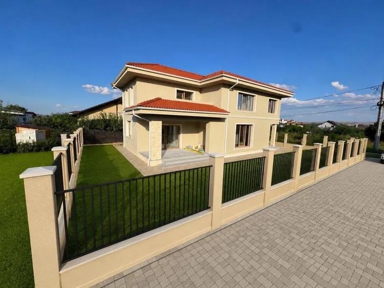 Casă individuală cu 5 camere cu Canalizare în Cetate
