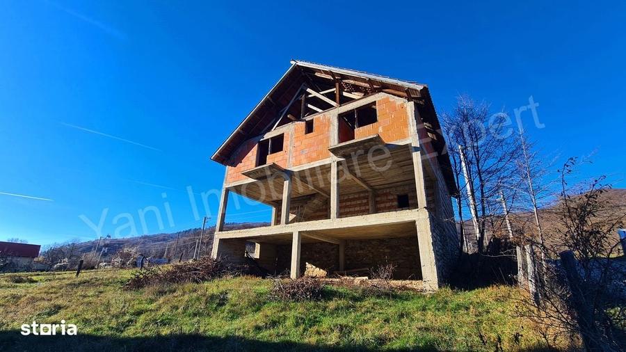 Casă cu 4 camere în Corbeni