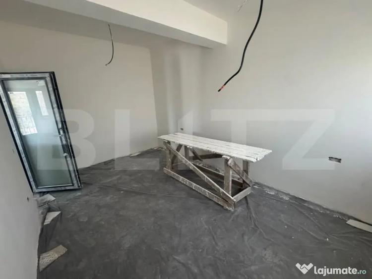 Apartament cu 3 camere semidecomandat în Rediu