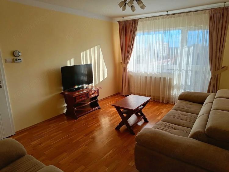 Apartament cu 4 camere semidecomandat în Dacia