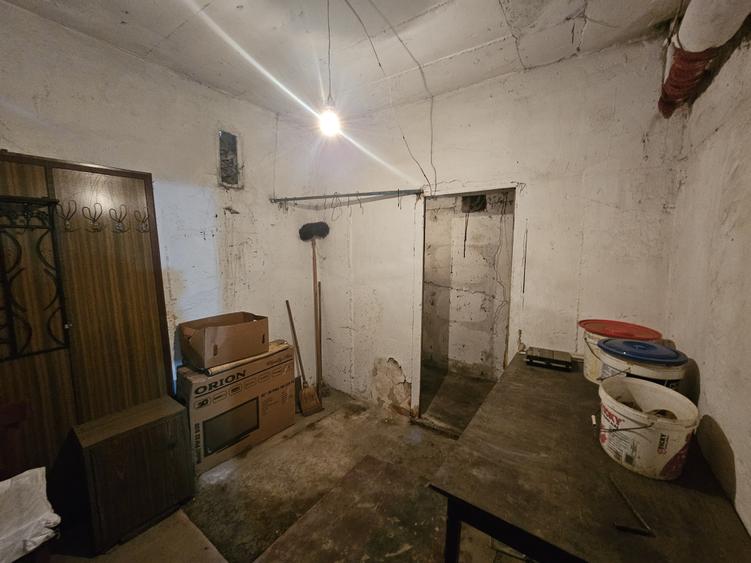 Apartament cu 3 camere semidecomandat în Cetății