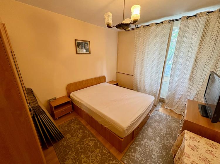 Apartament cu 3 camere semidecomandat în Drumul Taberei