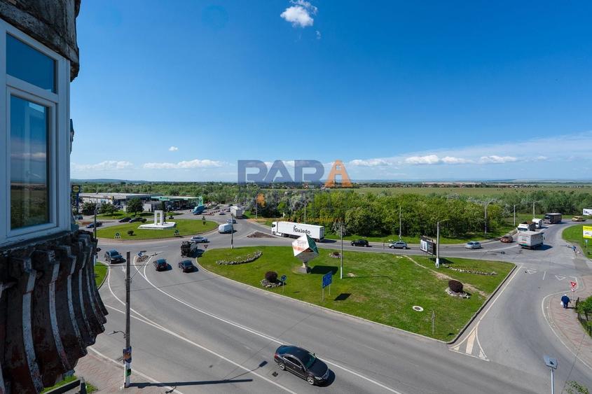 Apartament cu 4 camere decomandat, mobilat în Sud-Vest