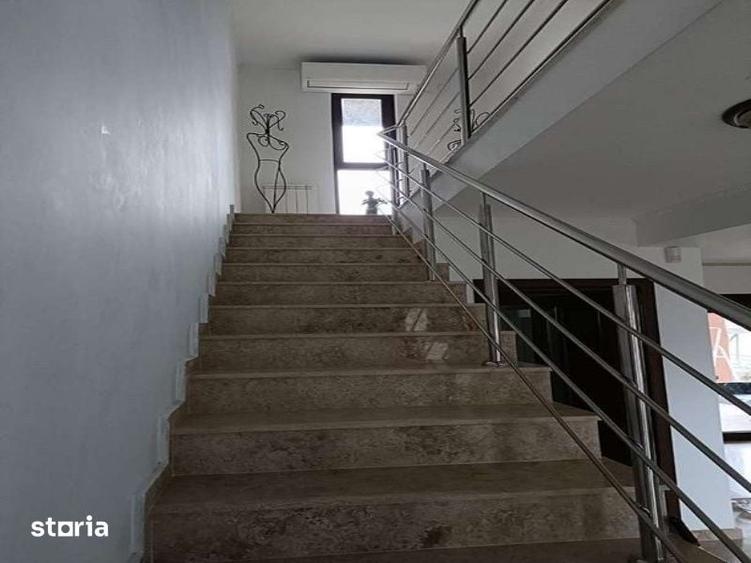 Casă cu 3 camere cu Teren 200 Mp în Central