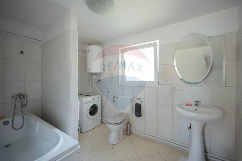 Casă cu 5 camere cu Teren 300 Mp în Sânmartin