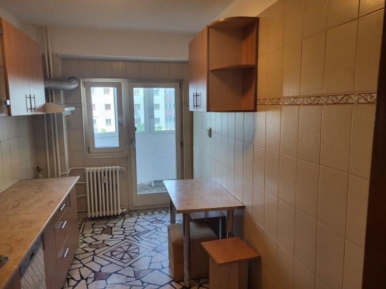 Apartament cu 4 camere decomandat în 1 Mai
