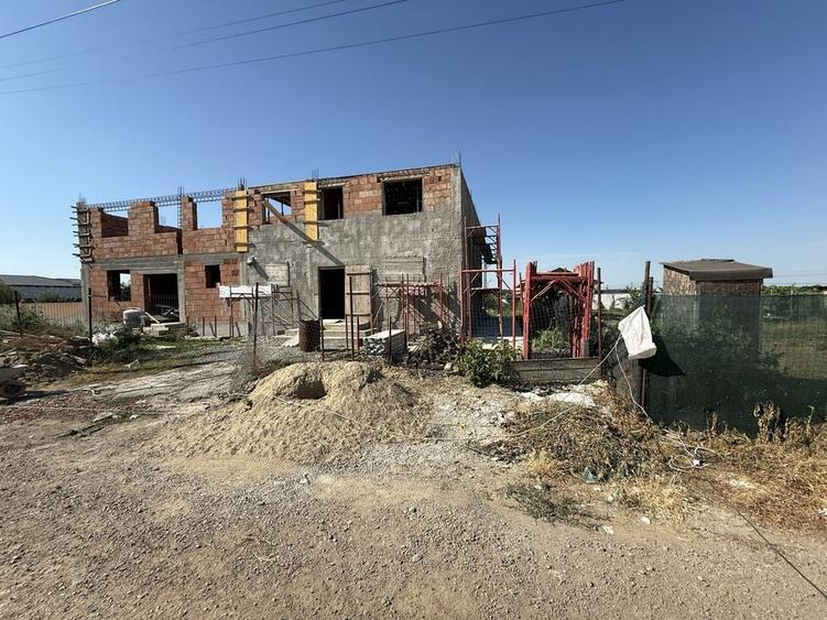 Casă cu 4 camere în Vărsătura
