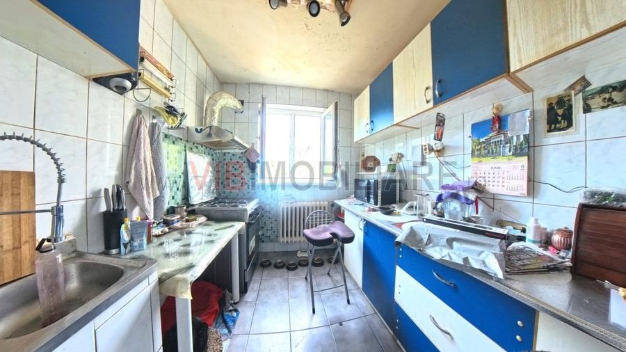 Apartament cu 4 camere decomandat în Drumul Taberei