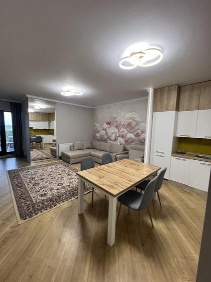 Apartament cu 3 camere semidecomandat în Central