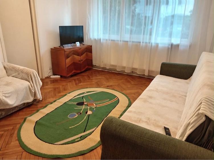 Apartament cu 2 camere semidecomandat în Craiovița Nouă