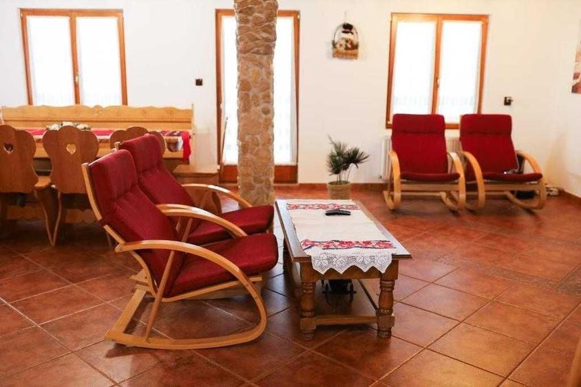 Casă cu 4 camere cu Teren 500 Mp în Beliș