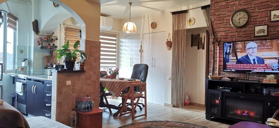 Apartament cu 3 camere semidecomandat în Central