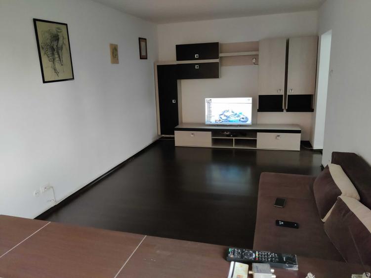 Apartament cu 3 camere decomandat în Bucur Obor