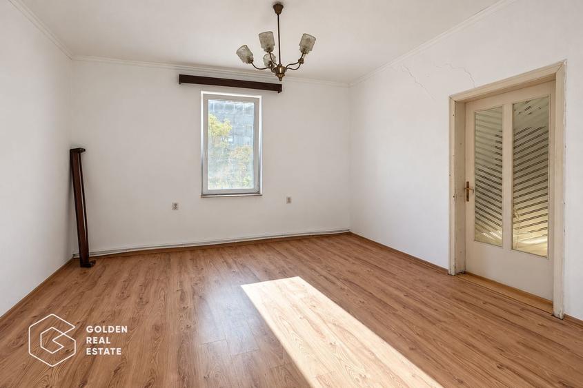 Casă individuală cu 4 camere cu Teren 1555 Mp în Central