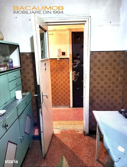 Apartament cu 3 camere semidecomandat în 9 Mai