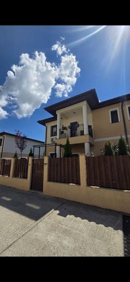 Casă cu 4 camere în Valea Adâncă