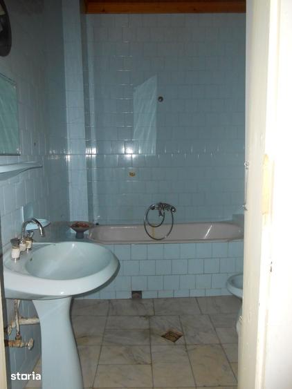Casă cu 5 camere cu Teren 296 Mp în Tipografilor