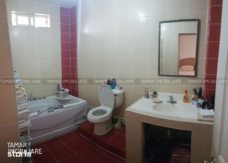 Casă cu 6 camere cu Teren 580 Mp în 6 Vânători