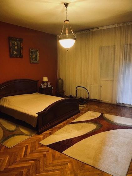 Casă individuală cu 11 camere cu Canalizare în Chișoda