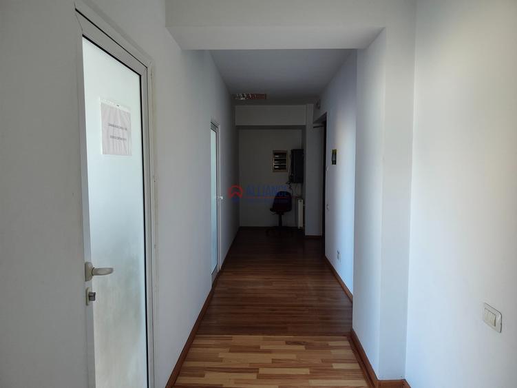 Birou, de 35 mp, în Central