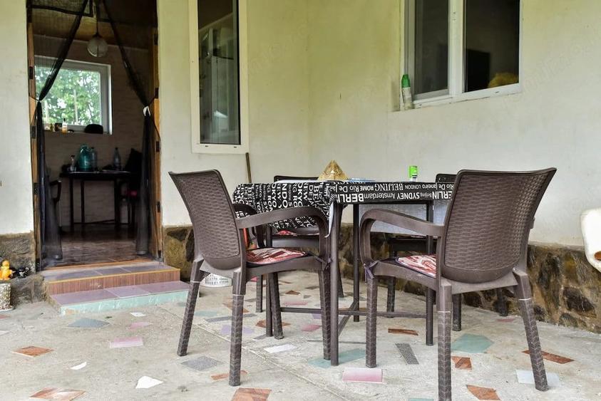 Casă cu 2 camere cu Teren 2453 Mp în Poienari